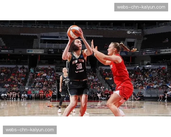 揭幕战：自由人主场力克狂热，斯图尔特砍下28分，克拉克首秀得到19分