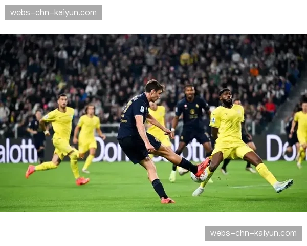 特写：拉齐奥老将精准长传再显威力，成球队反击战术发起点